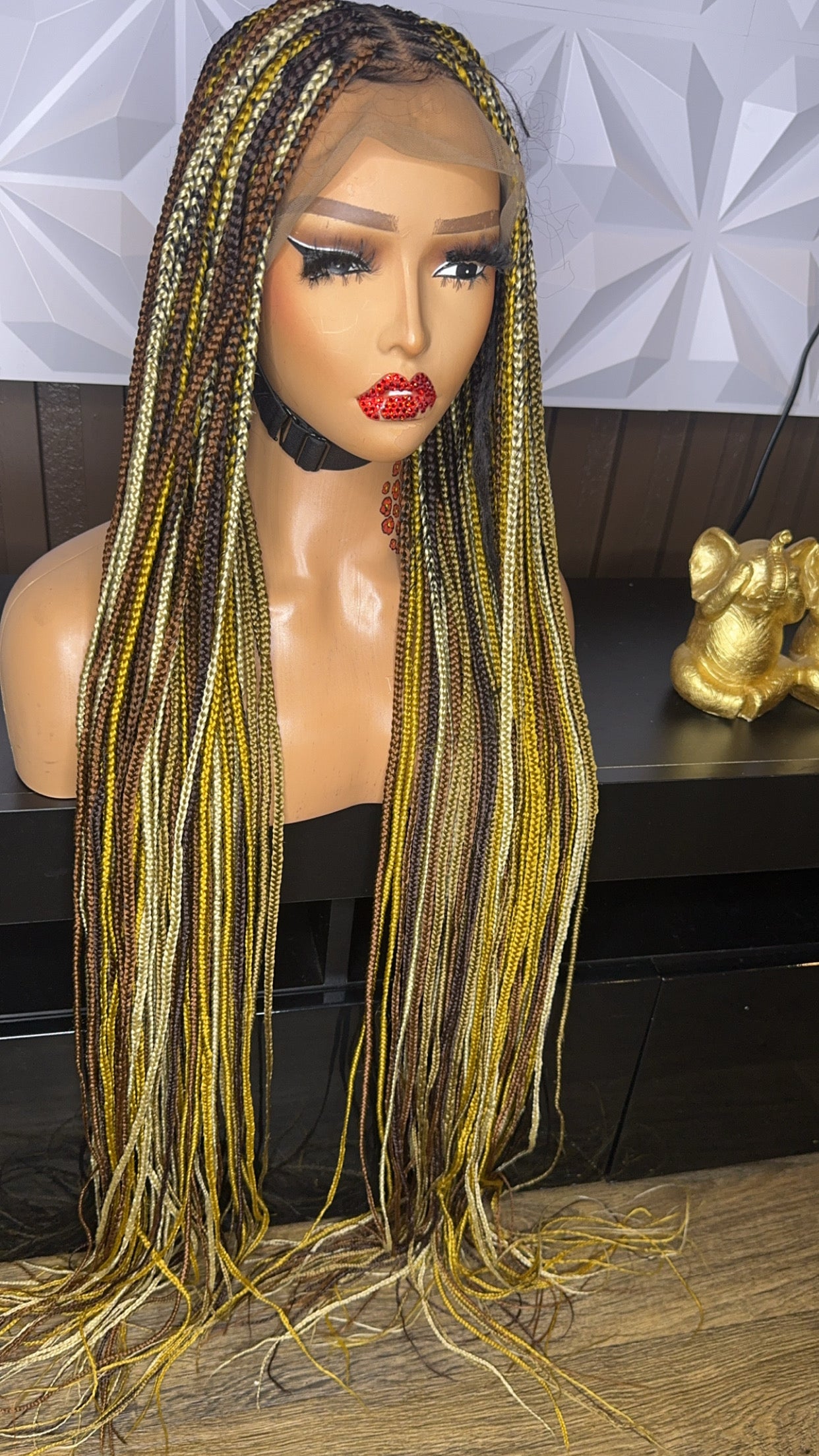 Multi color knotless braids